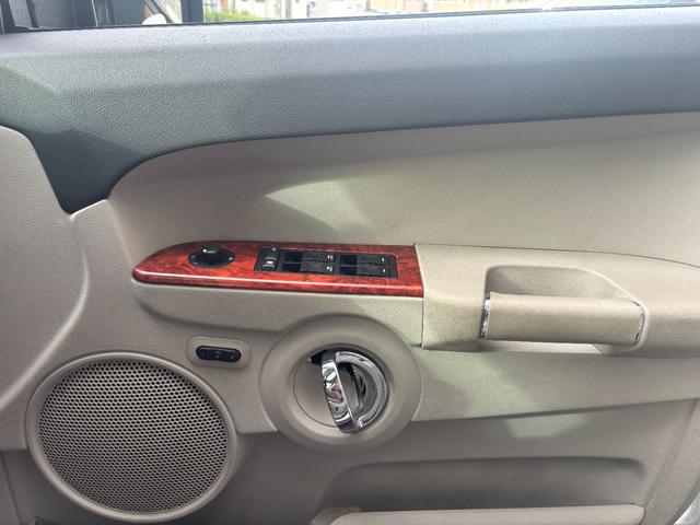 ジープ・コマンダー リミテッド5.7 HEMI 社外ナビ アルミ(37枚目)