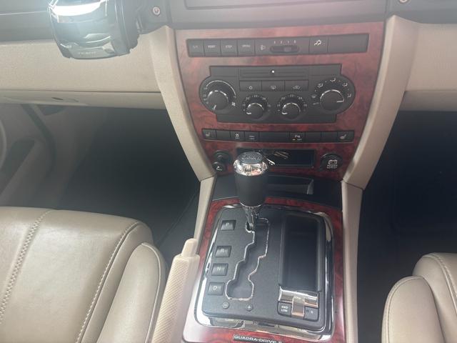 ジープ・コマンダー リミテッド5.7 HEMI 社外ナビ アルミ(38枚目)