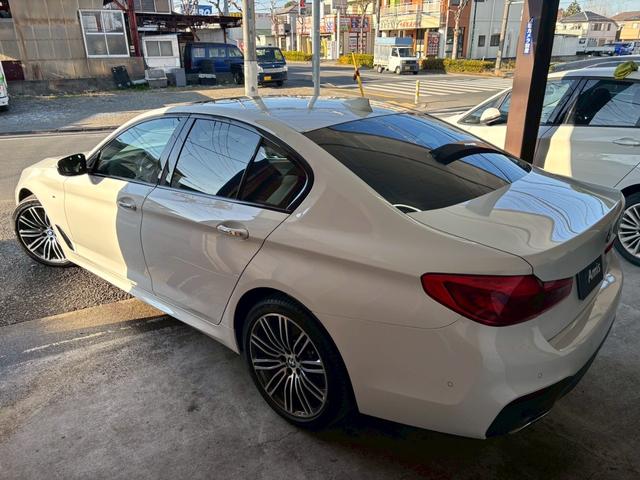 ５シリーズ ５４０ｉ　Ｍスポーツ　黒革シート　サンルーフ　シートＨ　電動シート　ＨＤＤナビ　スマートキー　Ｂｌｕｅｔｏｏｔｈ　インテリジェントセーフティ　パワーバックドア　全方向カメラ（12枚目）