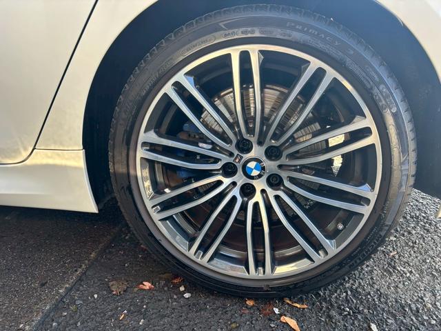 ５シリーズ ５４０ｉ　Ｍスポーツ　黒革シート　サンルーフ　シートＨ　電動シート　ＨＤＤナビ　スマートキー　Ｂｌｕｅｔｏｏｔｈ　インテリジェントセーフティ　パワーバックドア　全方向カメラ（23枚目）