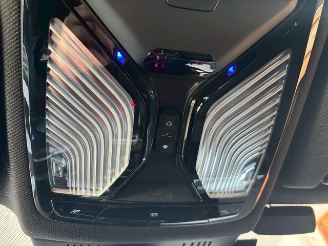 ５シリーズ ５４０ｉ　Ｍスポーツ　黒革シート　サンルーフ　シートＨ　電動シート　ＨＤＤナビ　スマートキー　Ｂｌｕｅｔｏｏｔｈ　インテリジェントセーフティ　パワーバックドア　全方向カメラ（30枚目）