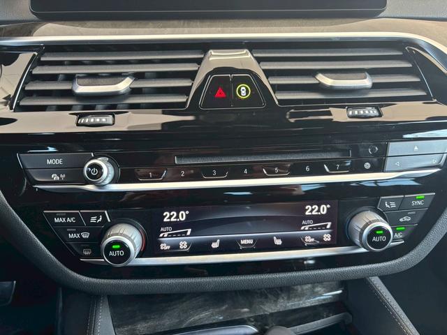 ５シリーズ ５４０ｉ　Ｍスポーツ　黒革シート　サンルーフ　シートＨ　電動シート　ＨＤＤナビ　スマートキー　Ｂｌｕｅｔｏｏｔｈ　インテリジェントセーフティ　パワーバックドア　全方向カメラ（40枚目）