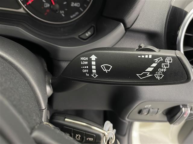 Ａ１ １．４ＴＦＳＩ　純正ナビ　ワンセグＴＶ　Ｂｌｕｅｔｏｏｔｈ　ミュージックサーバー　ビルトインＥＴＣ　ＨＩＤヘッドライト　純正ＡＷ付サマータイヤ　スペアキー　トノカバー（12枚目）