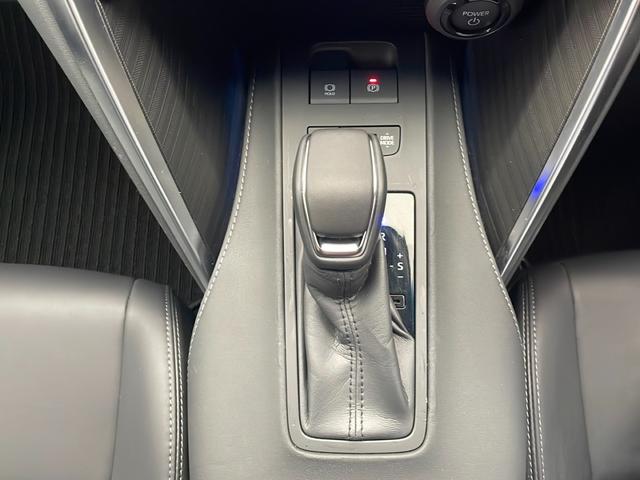 ハリアーハイブリッド Ｚ　☆４ＷＤ☆調光パノラマルーフ☆寒冷地仕様☆純正ナビ（フルセグ／Ｂｌｕｅｔｏｏｔｈ／ＵＳＢ／ＡＭ／ＦＭ）☆全方位モニター☆ＪＢＬサウンド☆衝突軽減ブレーキ☆車線逸脱防止☆レーダークルーズコントロール（28枚目）