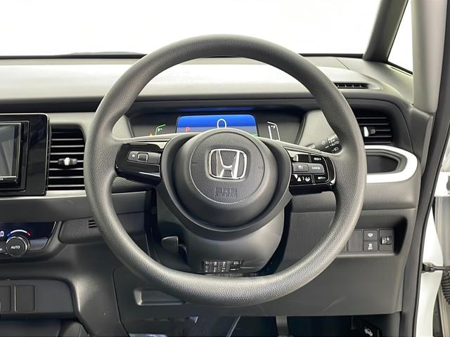 フィット ｅ：ＨＥＶベーシック　☆４ＷＤ☆社外ナビ☆Ｂｌｕｅｔｏｏｔｈ☆ＥＴＣ☆ドライブレコーダー（前方）☆クルーズコントロール（追従あり）☆衝突被害軽減システム☆レーンキープアシスト☆寒冷地仕様☆クリアランスソナー（13枚目）