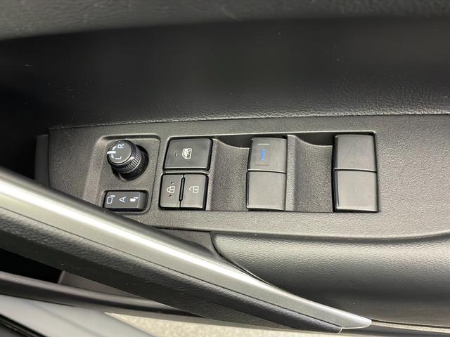 カローラクロス ハイブリッド　Ｚ　純正９型ナビ　パノラマルーフ　全周囲カメラ　アダプティブクルーズコントロール　レーンキープアシスト　衝突被害軽減ブレーキ　シートヒーター　パワーバックドア　ドライブレコーダー　ＥＴＣ２．０　禁煙車（26枚目）