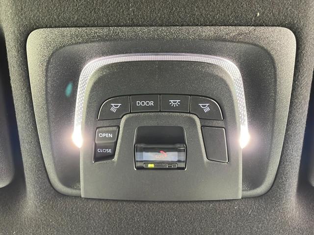 カローラクロス ハイブリッド　Ｚ　純正９型ナビ　パノラマルーフ　全周囲カメラ　アダプティブクルーズコントロール　レーンキープアシスト　衝突被害軽減ブレーキ　シートヒーター　パワーバックドア　ドライブレコーダー　ＥＴＣ２．０　禁煙車（32枚目）