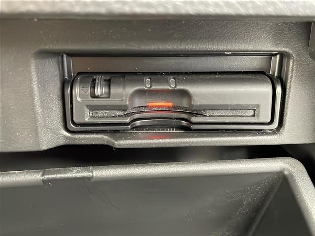 セレナ  純正SDナビ SD FM AM TV CD DVD Bluetooth Wエアバッグ 衝突軽減ブレーキ ABS 横滑り防止装置 前後コーナーセンサー アラウンドビューモニター プッシュスタート ETC(11枚目)