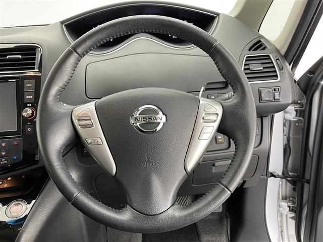 セレナ  純正SDナビ SD FM AM TV CD DVD Bluetooth Wエアバッグ 衝突軽減ブレーキ ABS 横滑り防止装置 前後コーナーセンサー アラウンドビューモニター プッシュスタート ETC(15枚目)