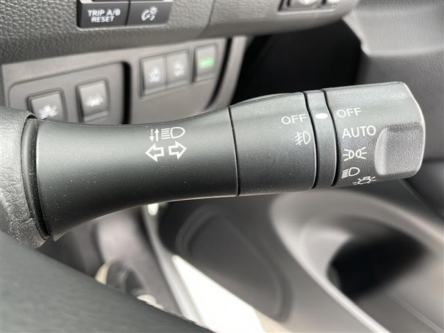 セレナ  純正SDナビ SD FM AM TV CD DVD Bluetooth Wエアバッグ 衝突軽減ブレーキ ABS 横滑り防止装置 前後コーナーセンサー アラウンドビューモニター プッシュスタート ETC(19枚目)