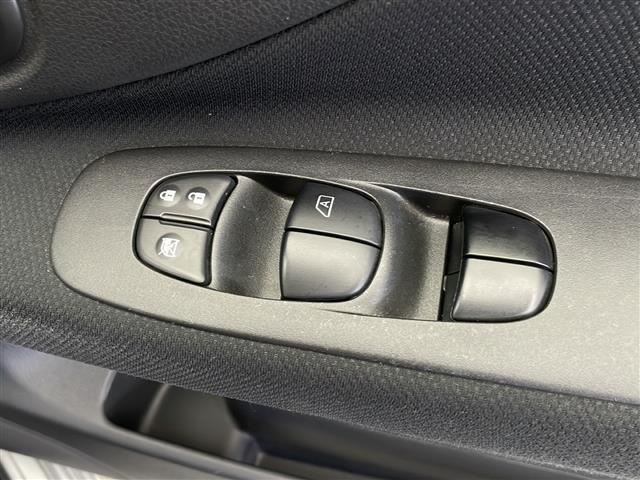 セレナ  純正SDナビ SD FM AM TV CD DVD Bluetooth Wエアバッグ 衝突軽減ブレーキ ABS 横滑り防止装置 前後コーナーセンサー アラウンドビューモニター プッシュスタート ETC(25枚目)