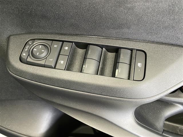 ヤリス ハイブリッドＺ　純正ナビ　全方位　ＥＴＣ　シートヒーター　社外１５インチＡＷ　純正フロアマット　ドアバイザー　ヘッドライトレベライザー　前後コーナーセンサー　クルーズコントロール　ＬＥＤヘッドライト　スペアキー１本（18枚目）