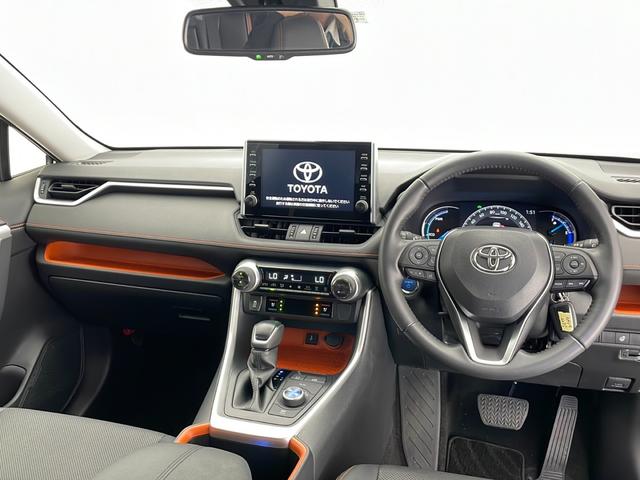 ＲＡＶ４ ハイブリッドアドベンチャー　純正９型ディスプレイオーディオ　ＡＭ　ＦＭ　ＵＳＢ　Ｂｌｕｅｔｏｏｔｈ　Ａｐｐｌｅ　Ｃａｒ　Ｐｌａｙ　Ａｎｄｒｏｉｄ　Ａｕｔｏ　トヨタセーフティセンス　Ｗ　サイド　カーテン　ニー　エアバッグ　ＥＴＣ（2枚目）