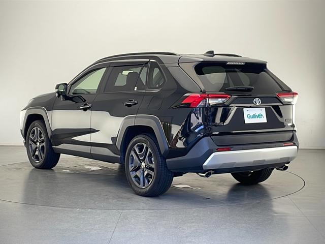 ＲＡＶ４ ハイブリッドアドベンチャー　純正９型ディスプレイオーディオ　ＡＭ　ＦＭ　ＵＳＢ　Ｂｌｕｅｔｏｏｔｈ　Ａｐｐｌｅ　Ｃａｒ　Ｐｌａｙ　Ａｎｄｒｏｉｄ　Ａｕｔｏ　トヨタセーフティセンス　Ｗ　サイド　カーテン　ニー　エアバッグ　ＥＴＣ（3枚目）
