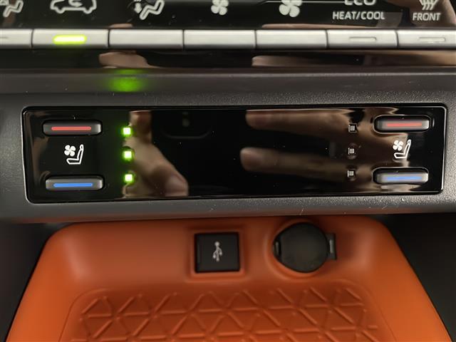 ＲＡＶ４ ハイブリッドアドベンチャー　純正９型ディスプレイオーディオ　ＡＭ　ＦＭ　ＵＳＢ　Ｂｌｕｅｔｏｏｔｈ　Ａｐｐｌｅ　Ｃａｒ　Ｐｌａｙ　Ａｎｄｒｏｉｄ　Ａｕｔｏ　トヨタセーフティセンス　Ｗ　サイド　カーテン　ニー　エアバッグ　ＥＴＣ（10枚目）