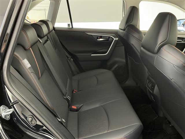 ＲＡＶ４ ハイブリッドアドベンチャー　純正９型ディスプレイオーディオ　ＡＭ　ＦＭ　ＵＳＢ　Ｂｌｕｅｔｏｏｔｈ　Ａｐｐｌｅ　Ｃａｒ　Ｐｌａｙ　Ａｎｄｒｏｉｄ　Ａｕｔｏ　トヨタセーフティセンス　Ｗ　サイド　カーテン　ニー　エアバッグ　ＥＴＣ（30枚目）