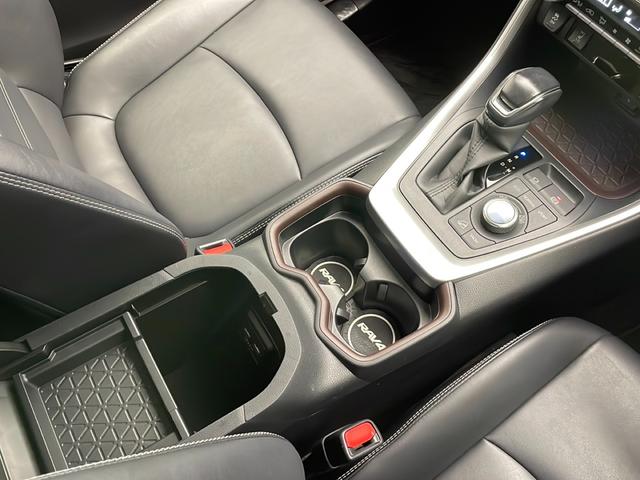 RAV4 G Zパッケージ モデリスタエアロ 純正メモリーナビ トヨタセーフティセンス 追従機能付きクルコン 電動リアゲート D席メモリ機能付きパワーシート 合皮シート D+N席シートヒーター ドラレコ ヒッチメンバー ETC(28枚目)