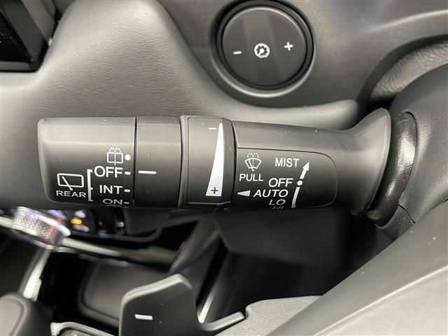 ヴェゼル e:HEV Z ワンオーナー HONDA SENSING W+サイドエアバッグ カーテンエアバッグ プッシュスタート アイドリングストップ 追従機能付きクルコン USB入力端子 電子パーキングブレーキ 純正アルミ(13枚目)