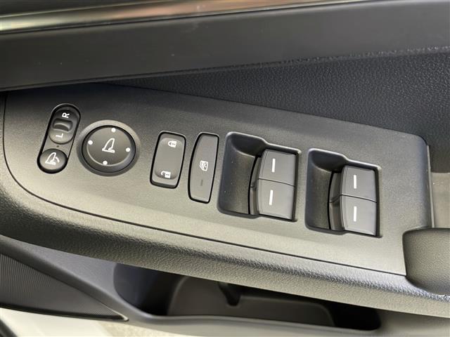 ヴェゼル e:HEV Z ワンオーナー HONDA SENSING W+サイドエアバッグ カーテンエアバッグ プッシュスタート アイドリングストップ 追従機能付きクルコン USB入力端子 電子パーキングブレーキ 純正アルミ(17枚目)