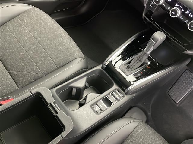 ヴェゼル e:HEV Z ワンオーナー HONDA SENSING W+サイドエアバッグ カーテンエアバッグ プッシュスタート アイドリングストップ 追従機能付きクルコン USB入力端子 電子パーキングブレーキ 純正アルミ(19枚目)