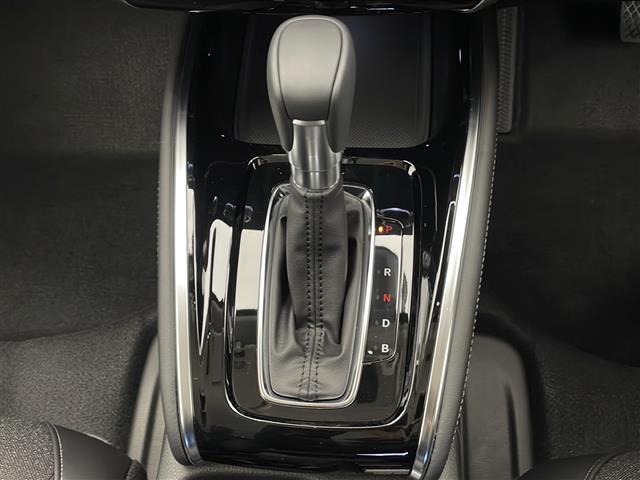 ヴェゼル e:HEV Z ワンオーナー HONDA SENSING W+サイドエアバッグ カーテンエアバッグ プッシュスタート アイドリングストップ 追従機能付きクルコン USB入力端子 電子パーキングブレーキ 純正アルミ(21枚目)