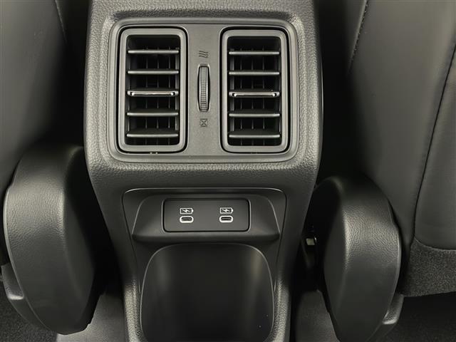 ヴェゼル e:HEV Z ワンオーナー HONDA SENSING W+サイドエアバッグ カーテンエアバッグ プッシュスタート アイドリングストップ 追従機能付きクルコン USB入力端子 電子パーキングブレーキ 純正アルミ(25枚目)