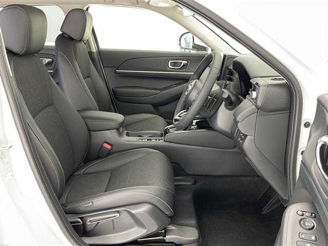 ヴェゼル e:HEV Z ワンオーナー HONDA SENSING W+サイドエアバッグ カーテンエアバッグ プッシュスタート アイドリングストップ 追従機能付きクルコン USB入力端子 電子パーキングブレーキ 純正アルミ(26枚目)