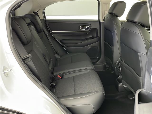 ヴェゼル e:HEV Z ワンオーナー HONDA SENSING W+サイドエアバッグ カーテンエアバッグ プッシュスタート アイドリングストップ 追従機能付きクルコン USB入力端子 電子パーキングブレーキ 純正アルミ(27枚目)