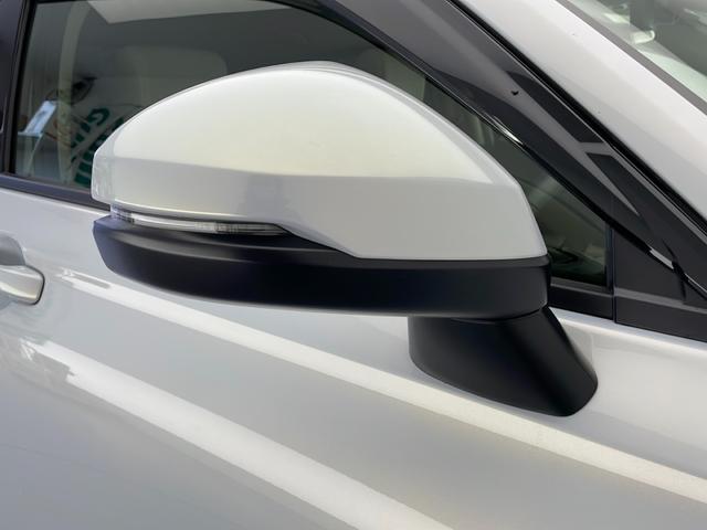 ヴェゼル ｅ：ＨＥＶ　Ｚ　☆４ＷＤ☆寒冷地仕様☆ホワイトレザー☆純正ナビ（フルセグ／Ｂｌｕｅｔｏｏｔｈ／ＡｐｐｌｅＣａｒＰｌａｙ／ＡｎｄｒｏｉｄＡｕｔｏ）☆バックカメラ☆ビルトインＥＴＣ２．０☆衝突軽減ブレーキ（4枚目）