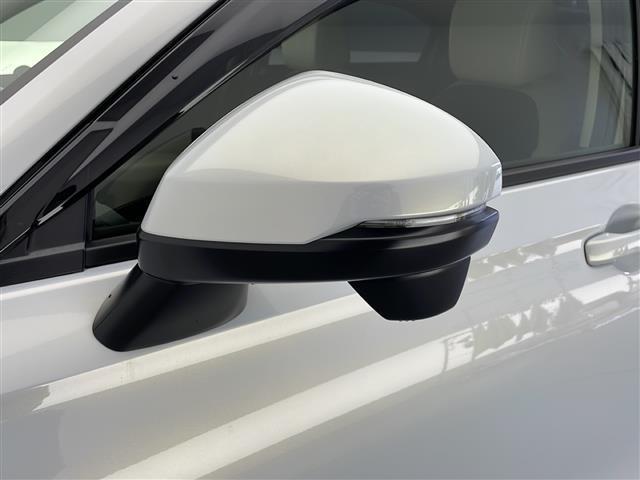 ヴェゼル ｅ：ＨＥＶ　Ｚ　☆４ＷＤ☆寒冷地仕様☆ホワイトレザー☆純正ナビ（フルセグ／Ｂｌｕｅｔｏｏｔｈ／ＡｐｐｌｅＣａｒＰｌａｙ／ＡｎｄｒｏｉｄＡｕｔｏ）☆バックカメラ☆ビルトインＥＴＣ２．０☆衝突軽減ブレーキ（5枚目）