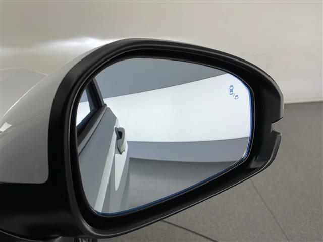 ヴェゼル ｅ：ＨＥＶ　Ｚ　☆４ＷＤ☆寒冷地仕様☆ホワイトレザー☆純正ナビ（フルセグ／Ｂｌｕｅｔｏｏｔｈ／ＡｐｐｌｅＣａｒＰｌａｙ／ＡｎｄｒｏｉｄＡｕｔｏ）☆バックカメラ☆ビルトインＥＴＣ２．０☆衝突軽減ブレーキ（6枚目）