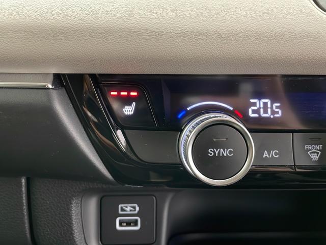 ヴェゼル ｅ：ＨＥＶ　Ｚ　☆４ＷＤ☆寒冷地仕様☆ホワイトレザー☆純正ナビ（フルセグ／Ｂｌｕｅｔｏｏｔｈ／ＡｐｐｌｅＣａｒＰｌａｙ／ＡｎｄｒｏｉｄＡｕｔｏ）☆バックカメラ☆ビルトインＥＴＣ２．０☆衝突軽減ブレーキ（13枚目）