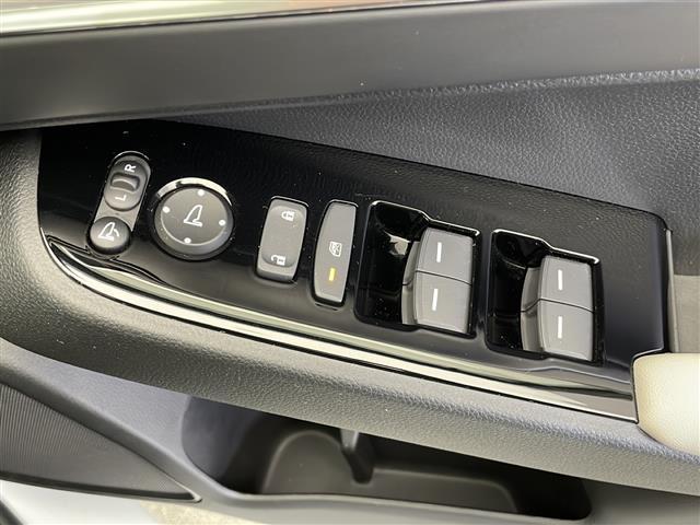 ヴェゼル ｅ：ＨＥＶ　Ｚ　☆４ＷＤ☆寒冷地仕様☆ホワイトレザー☆純正ナビ（フルセグ／Ｂｌｕｅｔｏｏｔｈ／ＡｐｐｌｅＣａｒＰｌａｙ／ＡｎｄｒｏｉｄＡｕｔｏ）☆バックカメラ☆ビルトインＥＴＣ２．０☆衝突軽減ブレーキ（24枚目）