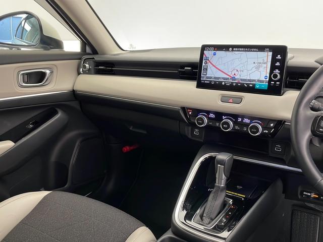 ヴェゼル ｅ：ＨＥＶ　Ｚ　☆４ＷＤ☆寒冷地仕様☆ホワイトレザー☆純正ナビ（フルセグ／Ｂｌｕｅｔｏｏｔｈ／ＡｐｐｌｅＣａｒＰｌａｙ／ＡｎｄｒｏｉｄＡｕｔｏ）☆バックカメラ☆ビルトインＥＴＣ２．０☆衝突軽減ブレーキ（25枚目）