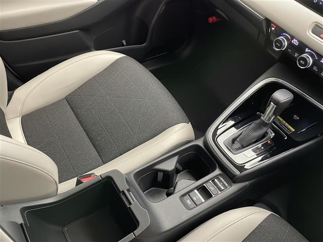 ヴェゼル ｅ：ＨＥＶ　Ｚ　☆４ＷＤ☆寒冷地仕様☆ホワイトレザー☆純正ナビ（フルセグ／Ｂｌｕｅｔｏｏｔｈ／ＡｐｐｌｅＣａｒＰｌａｙ／ＡｎｄｒｏｉｄＡｕｔｏ）☆バックカメラ☆ビルトインＥＴＣ２．０☆衝突軽減ブレーキ（26枚目）