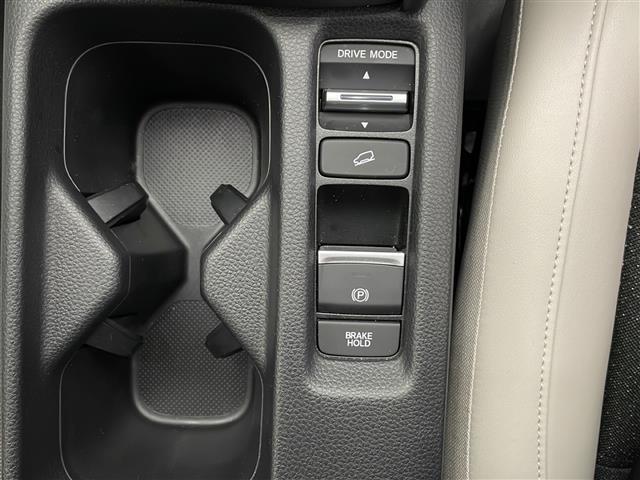 ヴェゼル ｅ：ＨＥＶ　Ｚ　☆４ＷＤ☆寒冷地仕様☆ホワイトレザー☆純正ナビ（フルセグ／Ｂｌｕｅｔｏｏｔｈ／ＡｐｐｌｅＣａｒＰｌａｙ／ＡｎｄｒｏｉｄＡｕｔｏ）☆バックカメラ☆ビルトインＥＴＣ２．０☆衝突軽減ブレーキ（27枚目）