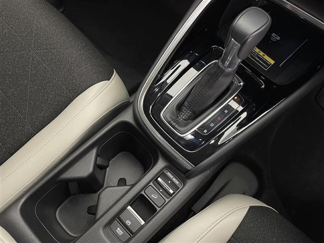 ヴェゼル ｅ：ＨＥＶ　Ｚ　☆４ＷＤ☆寒冷地仕様☆ホワイトレザー☆純正ナビ（フルセグ／Ｂｌｕｅｔｏｏｔｈ／ＡｐｐｌｅＣａｒＰｌａｙ／ＡｎｄｒｏｉｄＡｕｔｏ）☆バックカメラ☆ビルトインＥＴＣ２．０☆衝突軽減ブレーキ（28枚目）