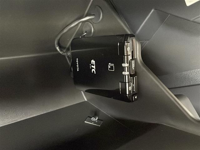 ＧＲ８６ ＲＺ　純正９インチメモリナビ　フルセグＴＶ　ＣＤ　ＤＶＤ　ＢＴ　バックカメラ　ＥＴＣ　クルーズコントロール　ハーフレザーシート　シートヒーター　革巻きステアリング　ステアリングスイッチ　スマートキー（8枚目）