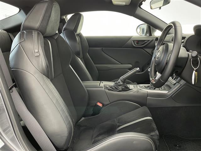 ＧＲ８６ ＲＺ　純正９インチメモリナビ　フルセグＴＶ　ＣＤ　ＤＶＤ　ＢＴ　バックカメラ　ＥＴＣ　クルーズコントロール　ハーフレザーシート　シートヒーター　革巻きステアリング　ステアリングスイッチ　スマートキー（28枚目）