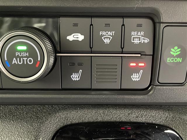 N-BOXカスタム ベースグレード 届出済未使用車 ホンダセンシング プッシュスタートボタン アイドリングストップ スマートキー レーダークルーズコントロール Type-C充電 席シートヒーター 左側電動スライドドア 純正14インチAW(5枚目)