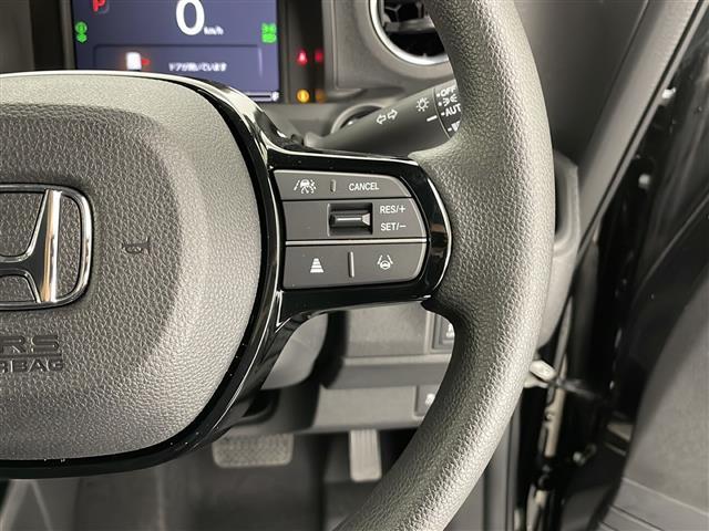 N-BOXカスタム ベースグレード 届出済未使用車 ホンダセンシング プッシュスタートボタン アイドリングストップ スマートキー レーダークルーズコントロール Type-C充電 席シートヒーター 左側電動スライドドア 純正14インチAW(9枚目)
