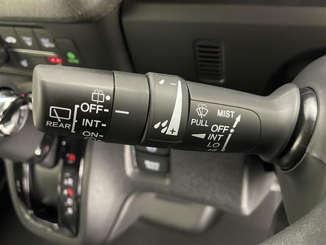 N-BOXカスタム ベースグレード 届出済未使用車 ホンダセンシング プッシュスタートボタン アイドリングストップ スマートキー レーダークルーズコントロール Type-C充電 席シートヒーター 左側電動スライドドア 純正14インチAW(10枚目)