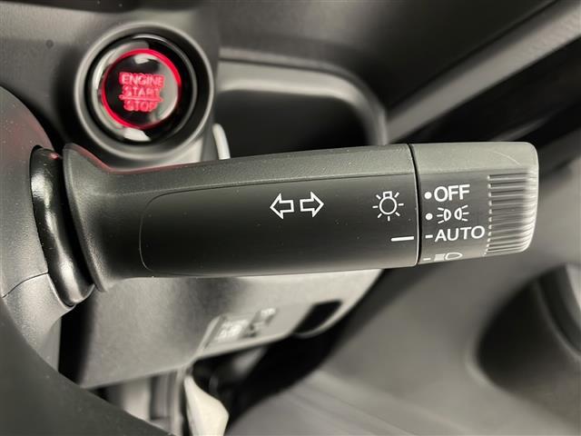 N-BOXカスタム ベースグレード 届出済未使用車 ホンダセンシング プッシュスタートボタン アイドリングストップ スマートキー レーダークルーズコントロール Type-C充電 席シートヒーター 左側電動スライドドア 純正14インチAW(11枚目)