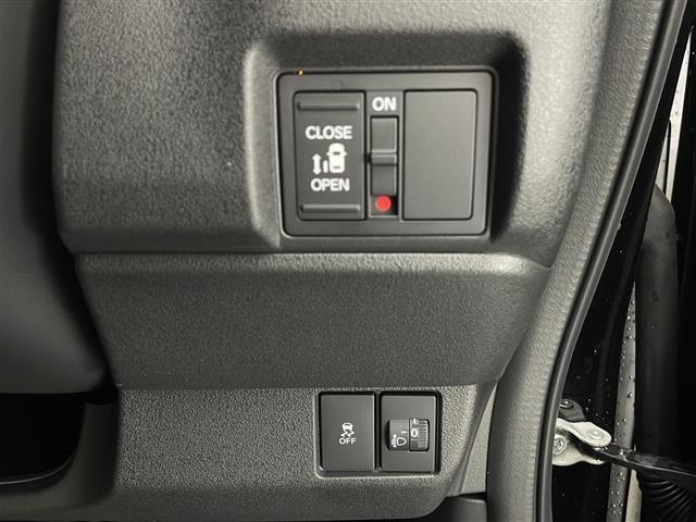 N-BOXカスタム ベースグレード 届出済未使用車 ホンダセンシング プッシュスタートボタン アイドリングストップ スマートキー レーダークルーズコントロール Type-C充電 席シートヒーター 左側電動スライドドア 純正14インチAW(12枚目)