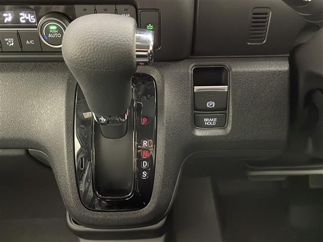 N-BOXカスタム ベースグレード 届出済未使用車 ホンダセンシング プッシュスタートボタン アイドリングストップ スマートキー レーダークルーズコントロール Type-C充電 席シートヒーター 左側電動スライドドア 純正14インチAW(17枚目)