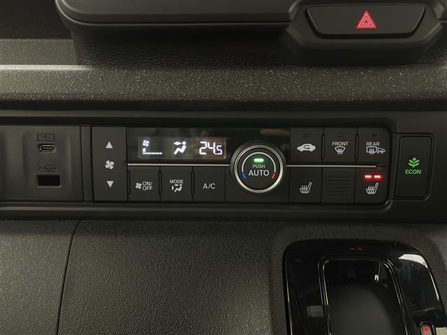 N-BOXカスタム ベースグレード 届出済未使用車 ホンダセンシング プッシュスタートボタン アイドリングストップ スマートキー レーダークルーズコントロール Type-C充電 席シートヒーター 左側電動スライドドア 純正14インチAW(18枚目)