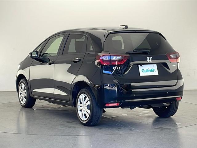 フィット ｅ：ＨＥＶベーシック　４ＷＤ　ホンダセンシング　アダプティブクルーズコントロール　衝突軽減ブレーキ　車線維持支援機能　ブラインドスポットインフォメーション　ＬＥＤヘッドライト　社外ナビ　バックカメラ（3枚目）