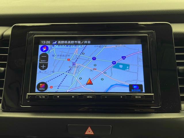 フィット ｅ：ＨＥＶベーシック　４ＷＤ　ホンダセンシング　アダプティブクルーズコントロール　衝突軽減ブレーキ　車線維持支援機能　ブラインドスポットインフォメーション　ＬＥＤヘッドライト　社外ナビ　バックカメラ（8枚目）