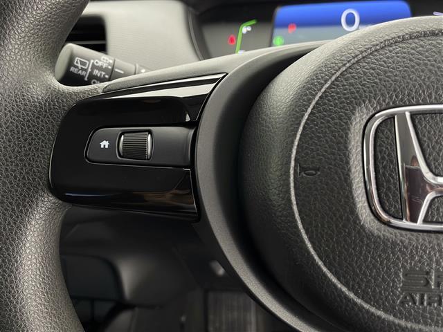 フィット ｅ：ＨＥＶベーシック　４ＷＤ　ホンダセンシング　アダプティブクルーズコントロール　衝突軽減ブレーキ　車線維持支援機能　ブラインドスポットインフォメーション　ＬＥＤヘッドライト　社外ナビ　バックカメラ（13枚目）