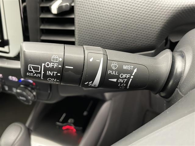 フィット ｅ：ＨＥＶベーシック　４ＷＤ　ホンダセンシング　アダプティブクルーズコントロール　衝突軽減ブレーキ　車線維持支援機能　ブラインドスポットインフォメーション　ＬＥＤヘッドライト　社外ナビ　バックカメラ（15枚目）
